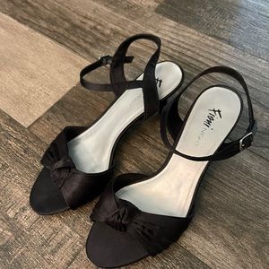 Fioni Night Womens Black Satin evening shoes.